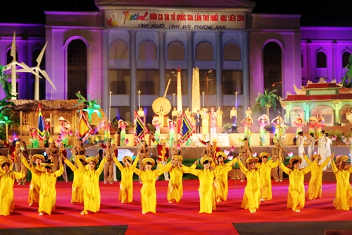 Ouverture du premier festival national de Don ca tai tu