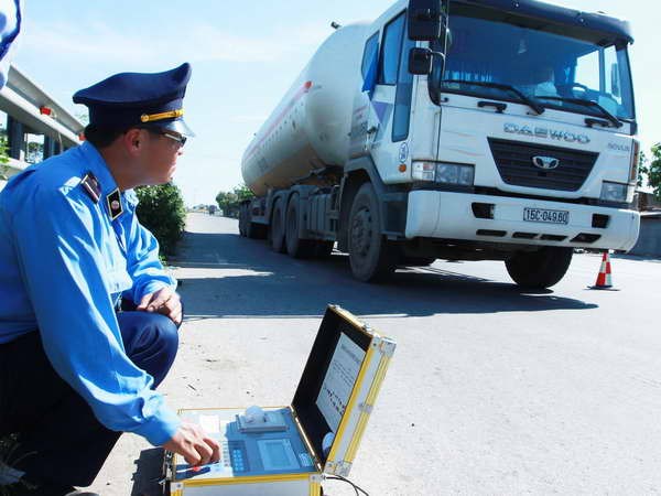 Nghệ An kiên quyết xử lý xe quá tải “nằm lì” tránh trạm cân