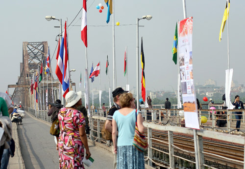 “Đêm trắng cầu Long Biên - Hành trình đi tìm ký ức”