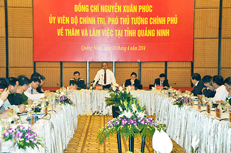 阮春福副总理同广宁省领导举行工作会议