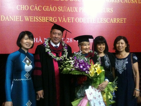 Deux professeurs français honorés du titre de docteur honoris causa