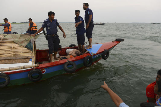 Un naufrage de ferry au Bangladesh