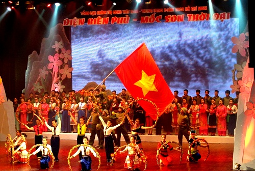 Hanoi  Echange artistique Dien Bien Phu – Un point de carmin de l’ère