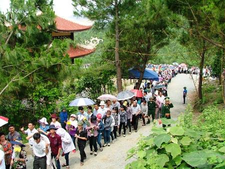 Thousands of people pay tribute to General Vo Nguyen Giap