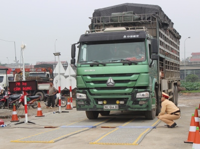 Cương quyết duy trì việc kiểm tra tải trọng xe trên đường bộ