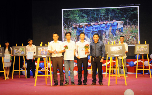 Cuộc thi ảnh “Những chặng đường áo xanh”