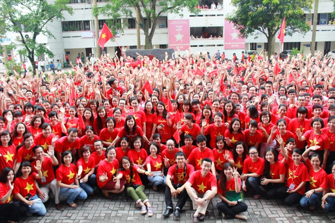 Thầy và trò Đại học Ngoại thương Hà Nội hướng về biển đảo