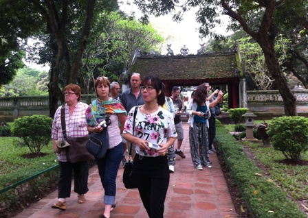 Over 3 74 million foreign tourists visit Vietnam in five months