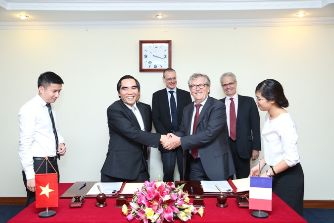 France to pour first non-sovereign loans in Vietnam
