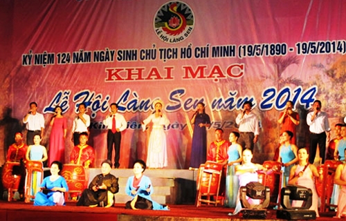 Nghe An  ouverture de la fête du Village de Sen 2014