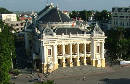 Trois anciens théâtres d’architecture française au Vietnam