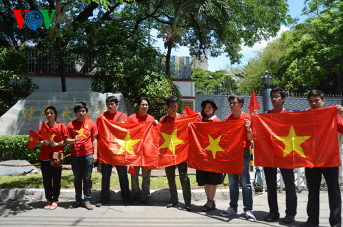 Les Vietnamiens en Thaïlande et en Australie protestent contre l acte illégal de la Chine