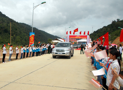 Vietnam-Laos border belt road opens to traffic