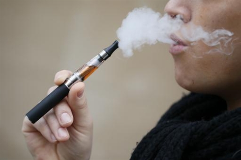 Tabac l OMS devrait encourager la cigarette électronique