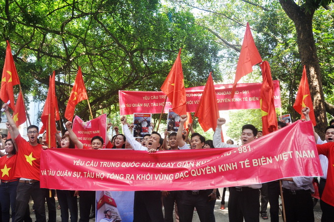 Mer Orientale Les étudiants vietnamiens dénoncent l’acte illégal chinois