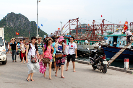 Van Don strives to receive over 720,000 tourists in 2014