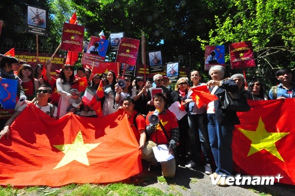Cộng đồng người Việt và học sinh, sinh viên tại Italy phản đối hành động của Trung Quốc