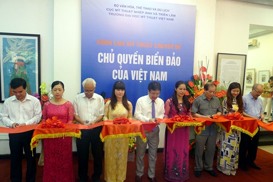 Fine arts exhibition about Vietnam’s sea and islands opens in Hanoi