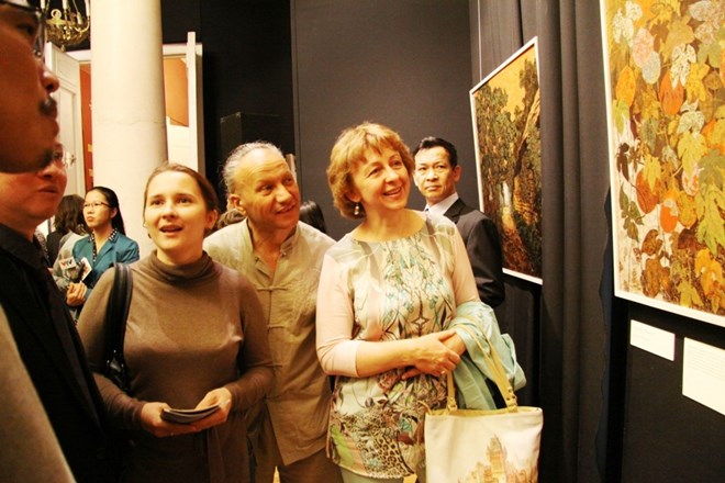 Beautiful lacquer paintings at exhibition in Russian Federation