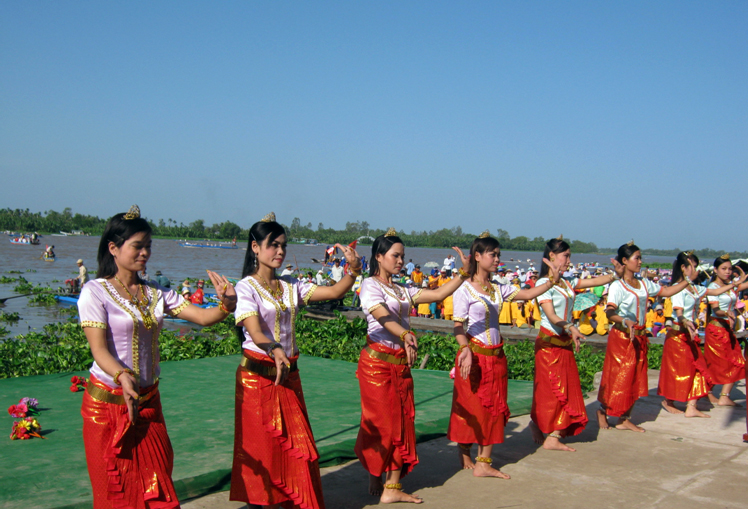 Associating economic growth with Khmer ethnic culture, literature ad arts development