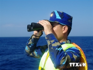 China sends reconnaissance aircraft to oil rig