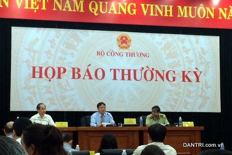 Không tăng giá điện trong thời kỳ nắng nóng, thi cử