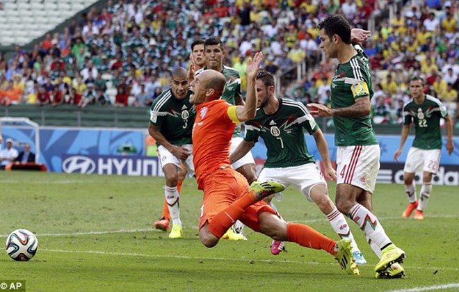 Arjen Robben đã “đóng kịch” để kiếm phạt đền