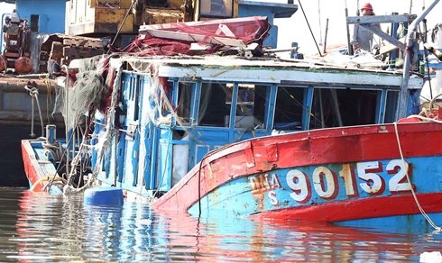 Da Nang le bateau de pêche coulé par un navire chinois remis à flots