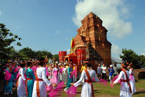 Les Cham fêtent leur Nouvel An Ramuwan à Binh Thuân