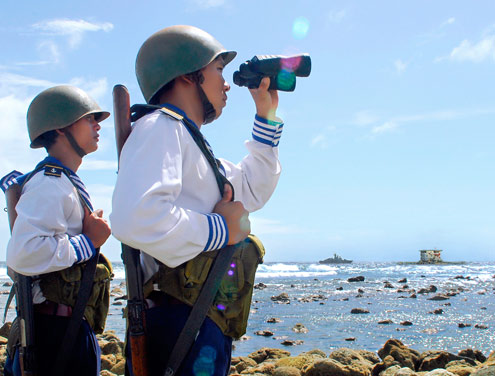 Les soldats de la marine et la mer et les îles de la nation