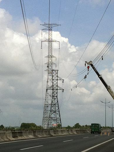 Đóng điện và đưa vào vận hành đường dây 500 kV Phú Lâm – Ô Môn đoạn Phú Lâm – Long An