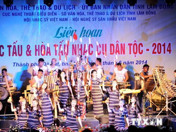 500 nghệ nhân trình diễn nhạc cụ dân tộc tại phố núi Đà Lạt