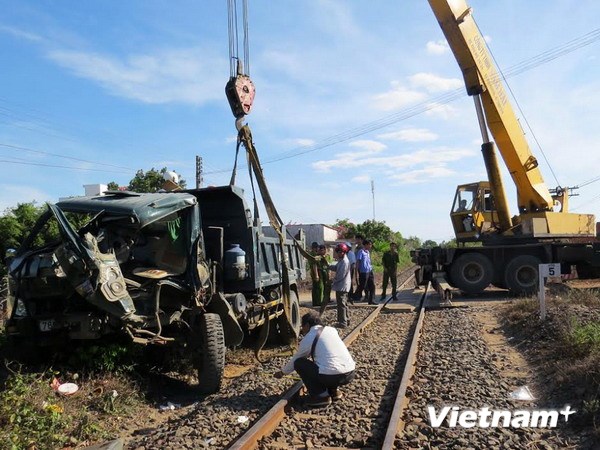 Phú Yên Tàu hỏa đâm trực diện xe tải, 1 người bị thương nặng