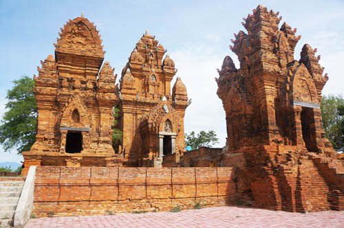 Découvrir l’architecture unique de la tour Poklongarai