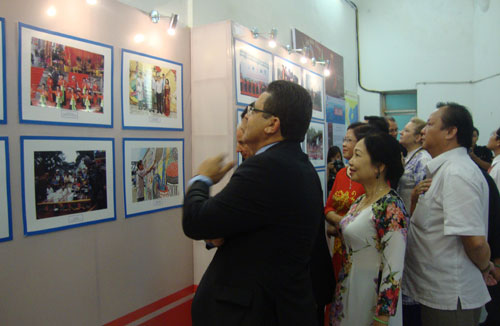 Photos on city for peace on display