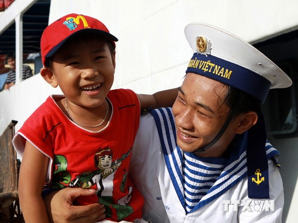 Exhibition on sea, islands and naval soldier in central Nghe An province