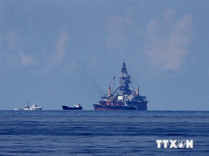 Vietnamese authorities stay strong at oil rig site