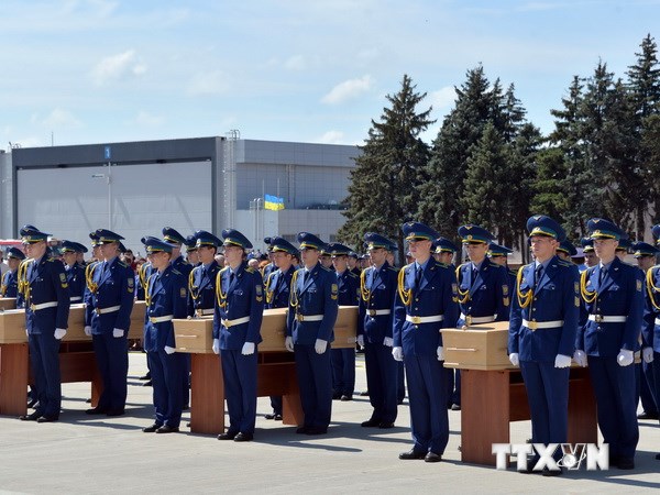 Đã nhận dạng được nạn nhân đầu tiên vụ rơi máy bay MH17