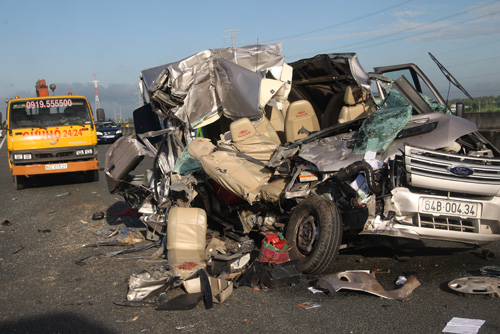 Hỗ trợ các nạn nhân vụ tai nạn giao thông trên đường cao tốc TP Hồ Chí Minh-Trung Lương