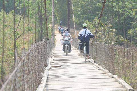 Phấn đấu hoàn thành 83 cầu treo dân sinh trong năm 2014