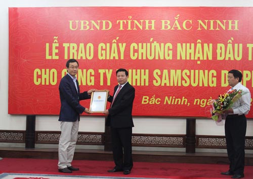 Bac Ninh hands over licence to RoK’s giant project