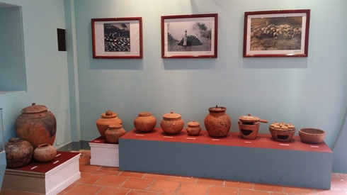 Ho Chi Minh-Ville  exposition sur les villages de métiers traditionnels des Cham à Ninh Thuan