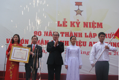 Học tập và làm theo Bác Hồ trước hết là phải làm gương