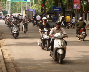 Ủy ban An toàn giao thông Quốc gia Chỉ nhắc nhở người đội mũ bảo hiểm không đúng chuẩn