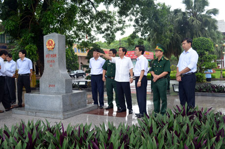 国会对外委员会工作代表团视察芒街