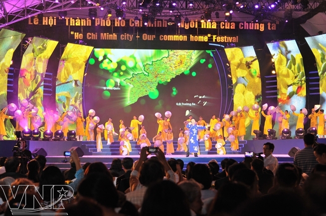Bientôt la fête Ho Chi Minh-Ville-Notre maison