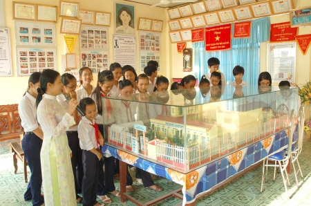Xây dựng và phát triển phòng truyền thống tại các nhà trường