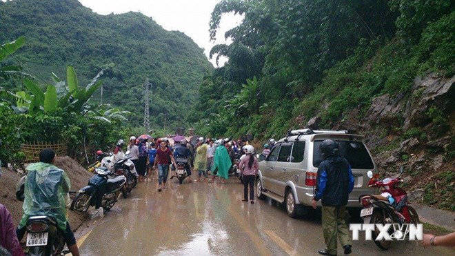 Sơn La Sạt lở nghiêm trọng trên tuyến Quốc lộ 279, gây ách tắc giao thông