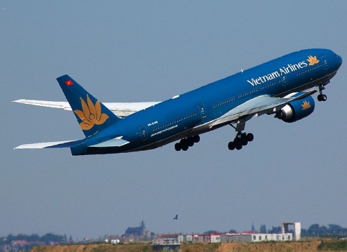 Vietnam Airlines cấp cứu 1 hành khách bị bất tỉnh