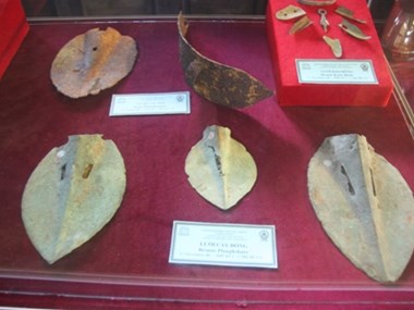Nearly 200 antiques on display in Gia Lai province